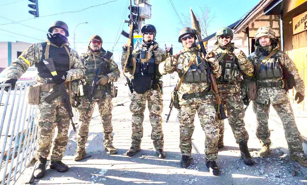 "Росія хоче, щоб ми всі покинули рідну країну і забули свою історію". Доброволець ЗСУ дивом вижив після поранення